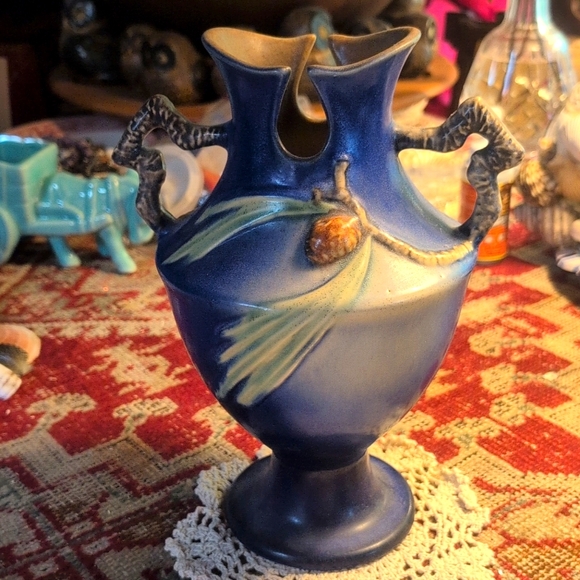 💥SOLD💥Roseville Pinecone Pottery Large Vase - Picture 6 of 10